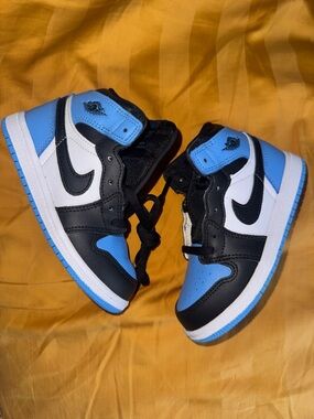 Nike Kids High-Top Sneakers in Black, White & Light Blue